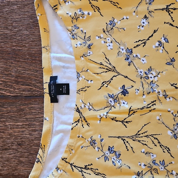 Ann Taylor Factory Yellow, Floral Boatneck Shirt, Women's Size M - Picture 6 of 8